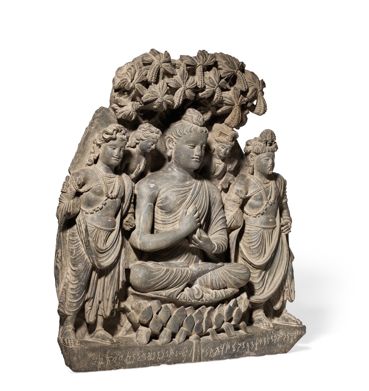 Sákjamuni Buddha domborműhármasa bódhiszattvákkal, 3-4. század (szürke pala) alkotó: Unbekannter Künstler