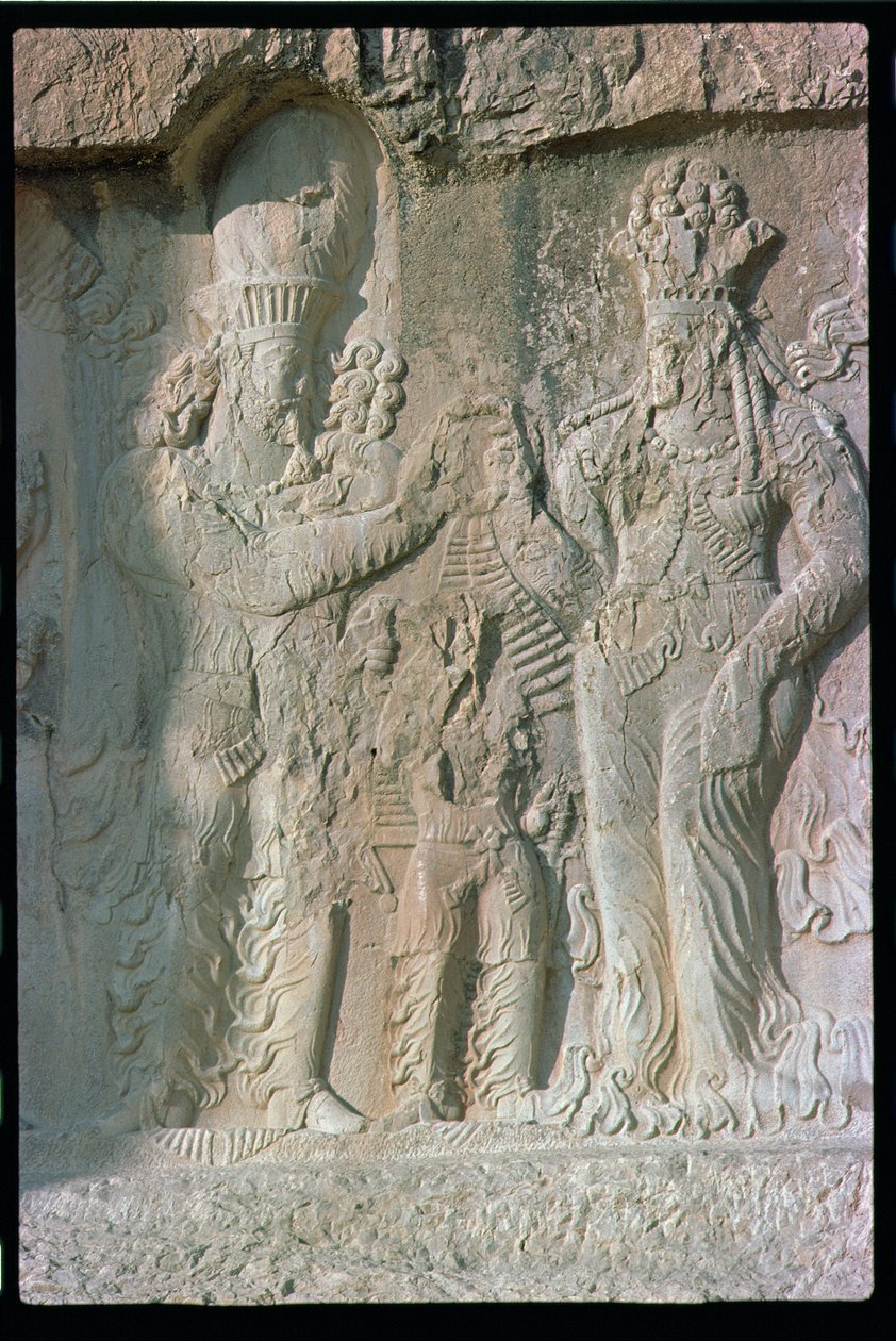Szikladombormű, amely Narash beavatását ábrázolja, Sassanian (mészkő) alkotó: Unbekannt