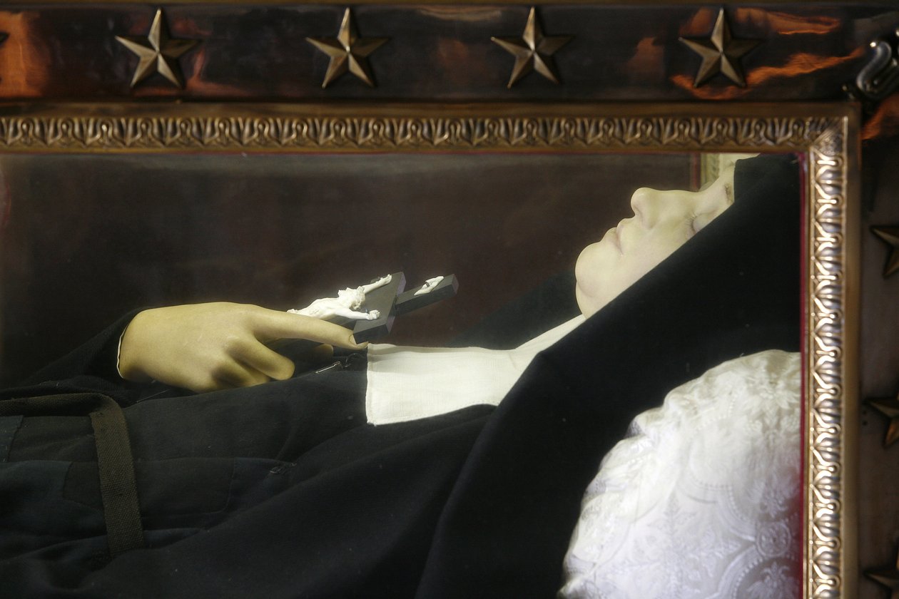 Sainte-Jeanne de Chantal fekvő alak a Visitation bazilikában, Annecy, Franciaország alkotó: Unbekannt