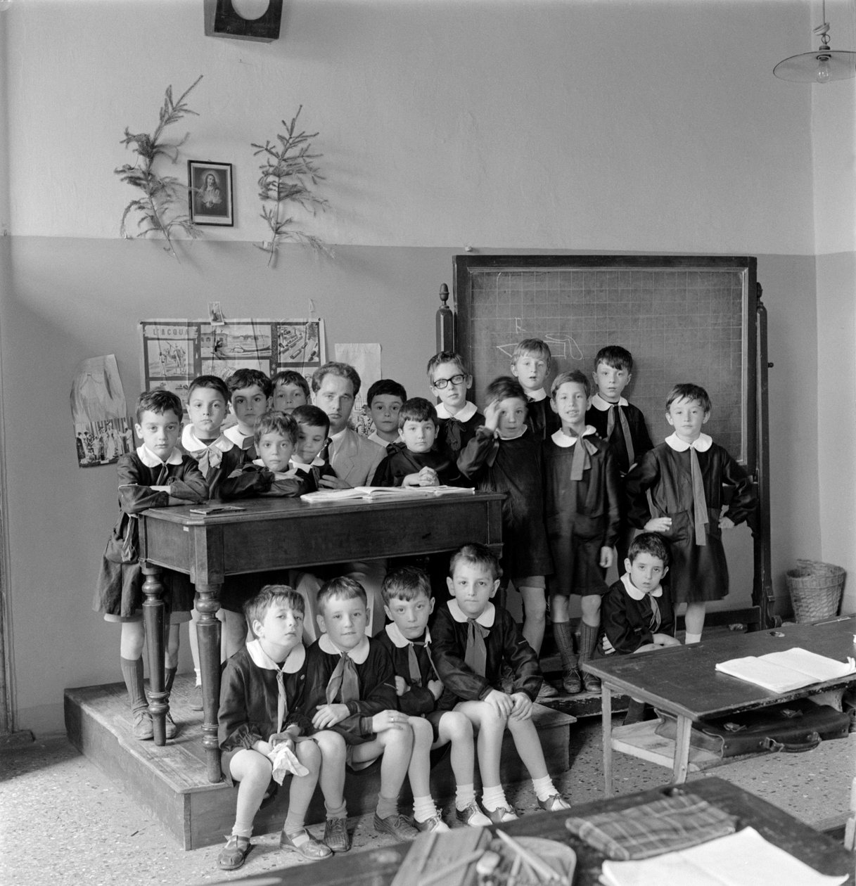 Fiúiskola Velencében, a diákok blúzt viselnek. 1950-es évek alkotó: Unbekannt