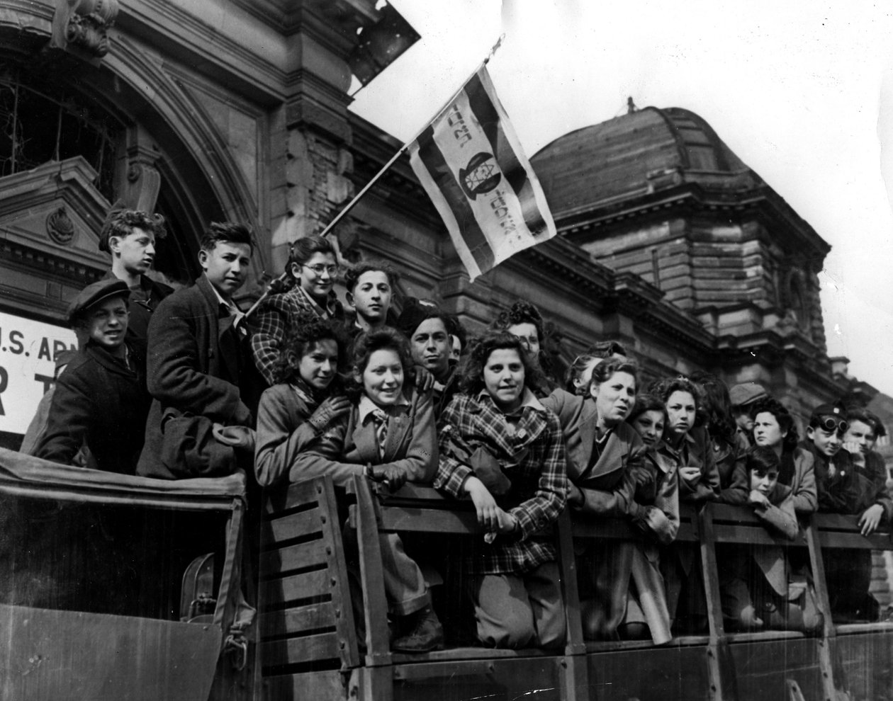 Második (második) világháború (1939-1945) – II. világháború (II vagy WW2): Németország 1946 kezdete: A haláltáborokból túlélő 450 zsidó gyermek és serdülő egy részét Marseille-be szállították, hogy elérjék Palesztinát. alkotó: Unbekannt