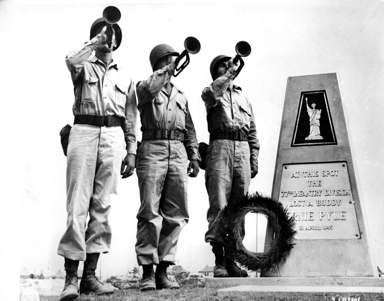 Második világháború (1939-1945) – II. világháború (II vagy WW2): Okinawa (Japán) augusztus 20. alkotó: Unbekannt