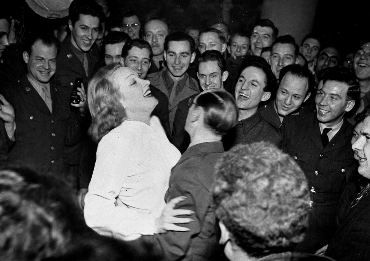 Második világháború (1939-1945) – II. világháború (II. vagy 2. világháború): Párizs (Franciaország) március 10. alkotó: Unbekannt