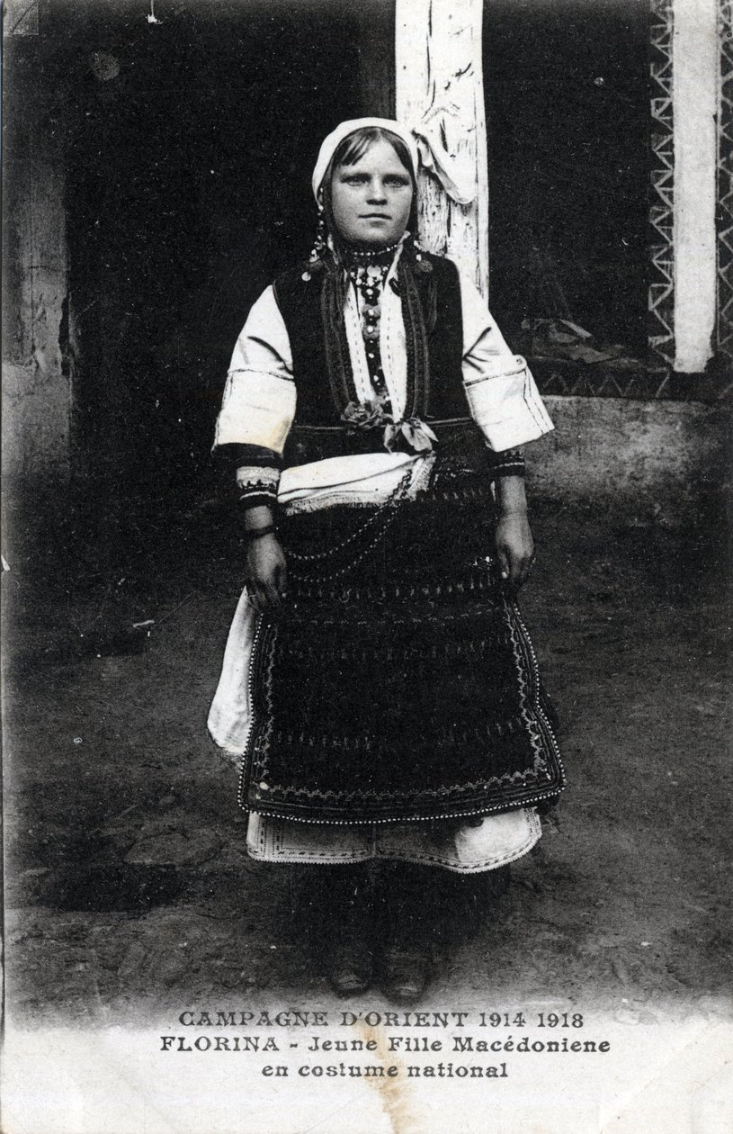 Szerbia, Florina: Népviseletes macedón lány portréja - Képeslap 1914-1918 alkotó: William M. Timlin
