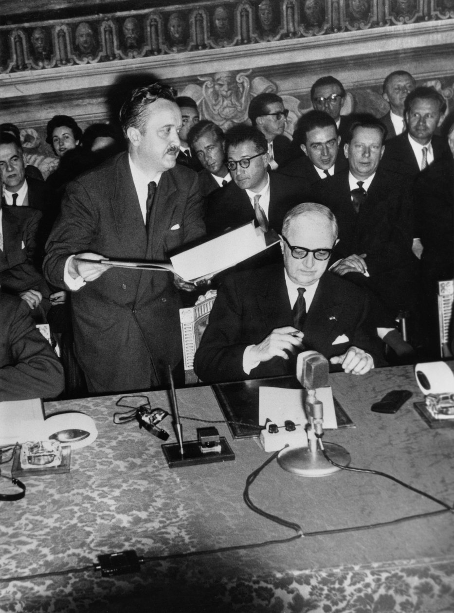 A Római Szerződés aláírása (Közös március) Itt Christian Pineau, francia külügyminiszter. március 26 alkotó: Unbekannt