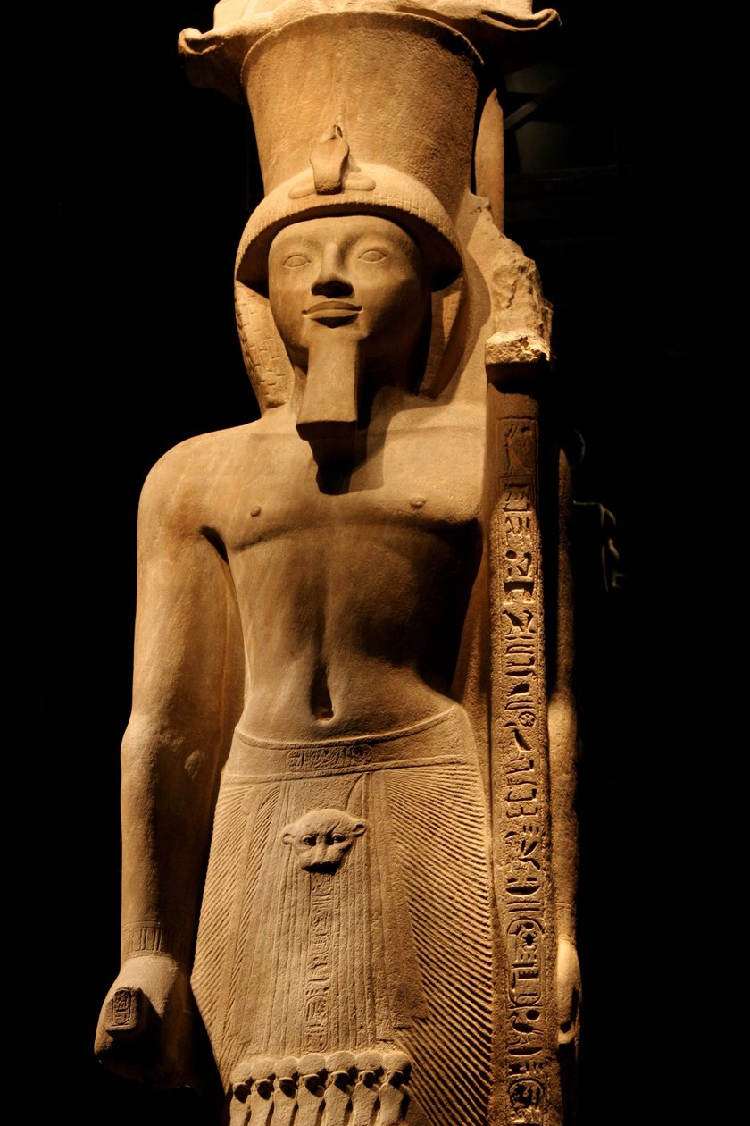 II. Sethi (Seti vagy Sety) fáraó (Kr. e. 1200-1194) rózsaszín gres szobra, Amon isten szimbólumával ellátott jogart hordoz, Torinói Egyiptomi Múzeum. alkotó: Unknown