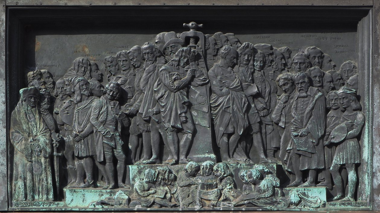 Strasbourg, Gutenberg szobrának domborműve. Európa alkotó: William M. Timlin