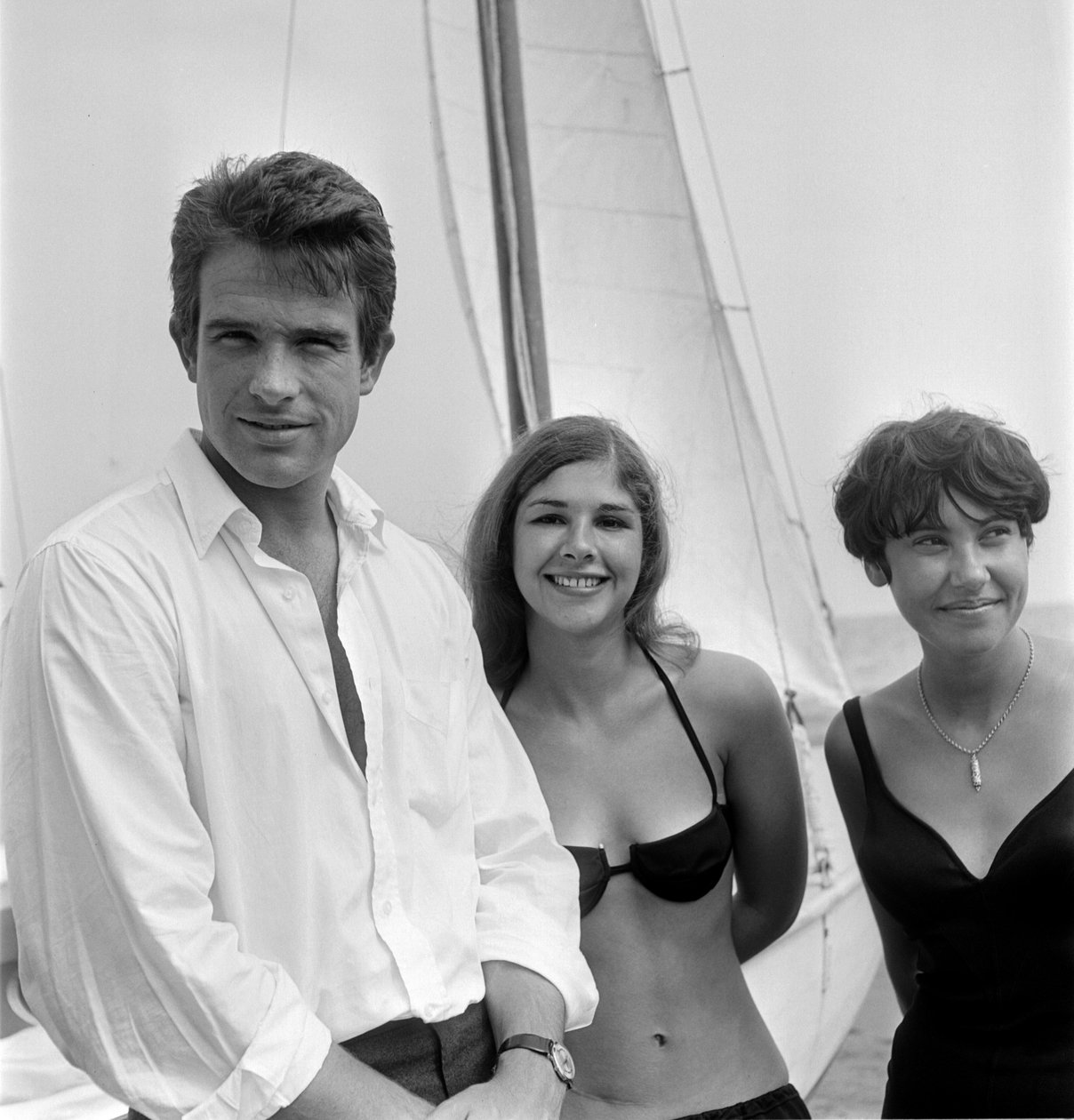 WARREN BEATTY SZÍNÉSZ A VENICE LIDO BEACH-BEN – 1965 alkotó: Unbekannt