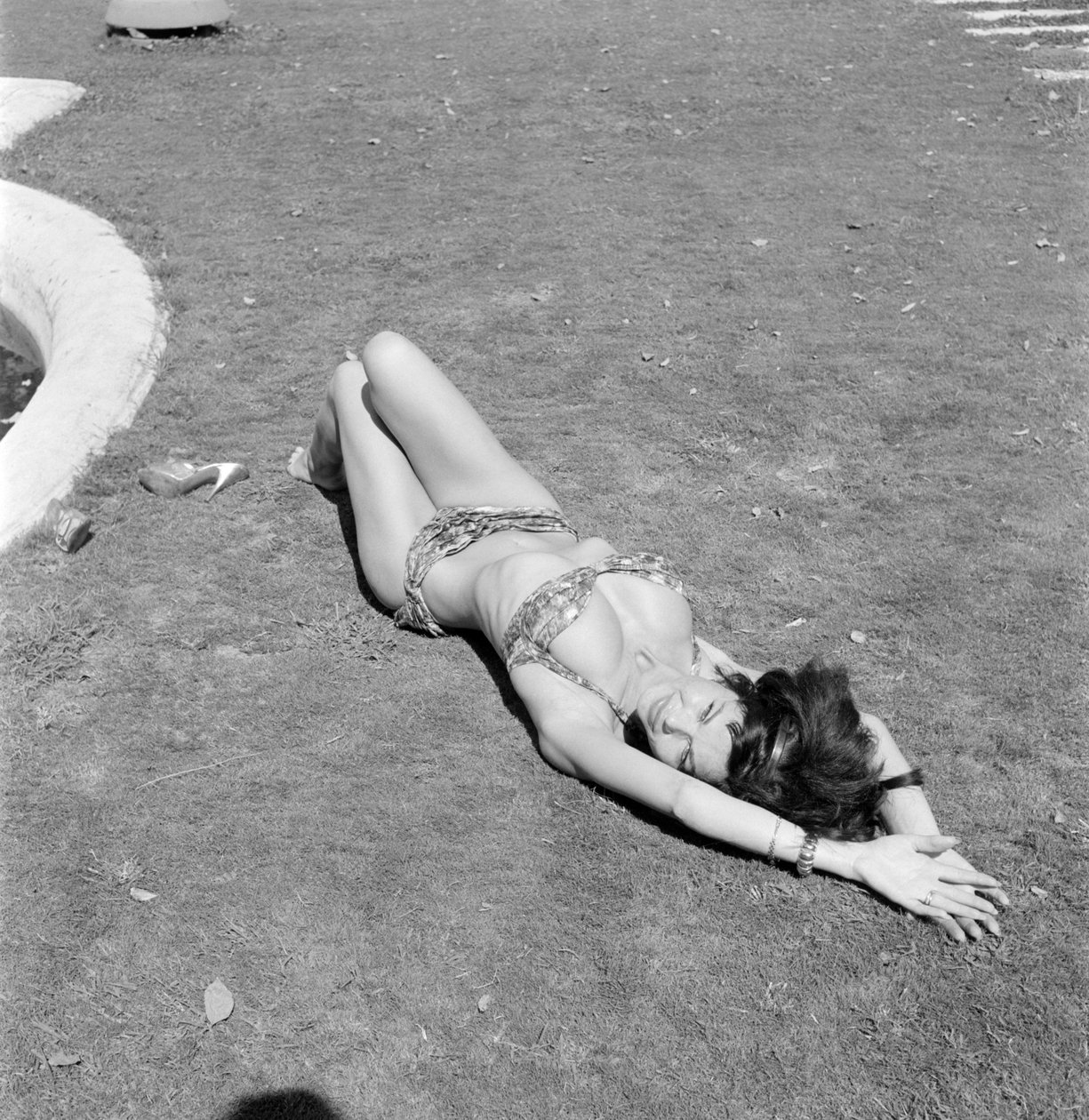 LAYA RAKI SZÍNÉSZNŐ A VELENCE LIDO-BAN – 1961 alkotó: Unbekannt