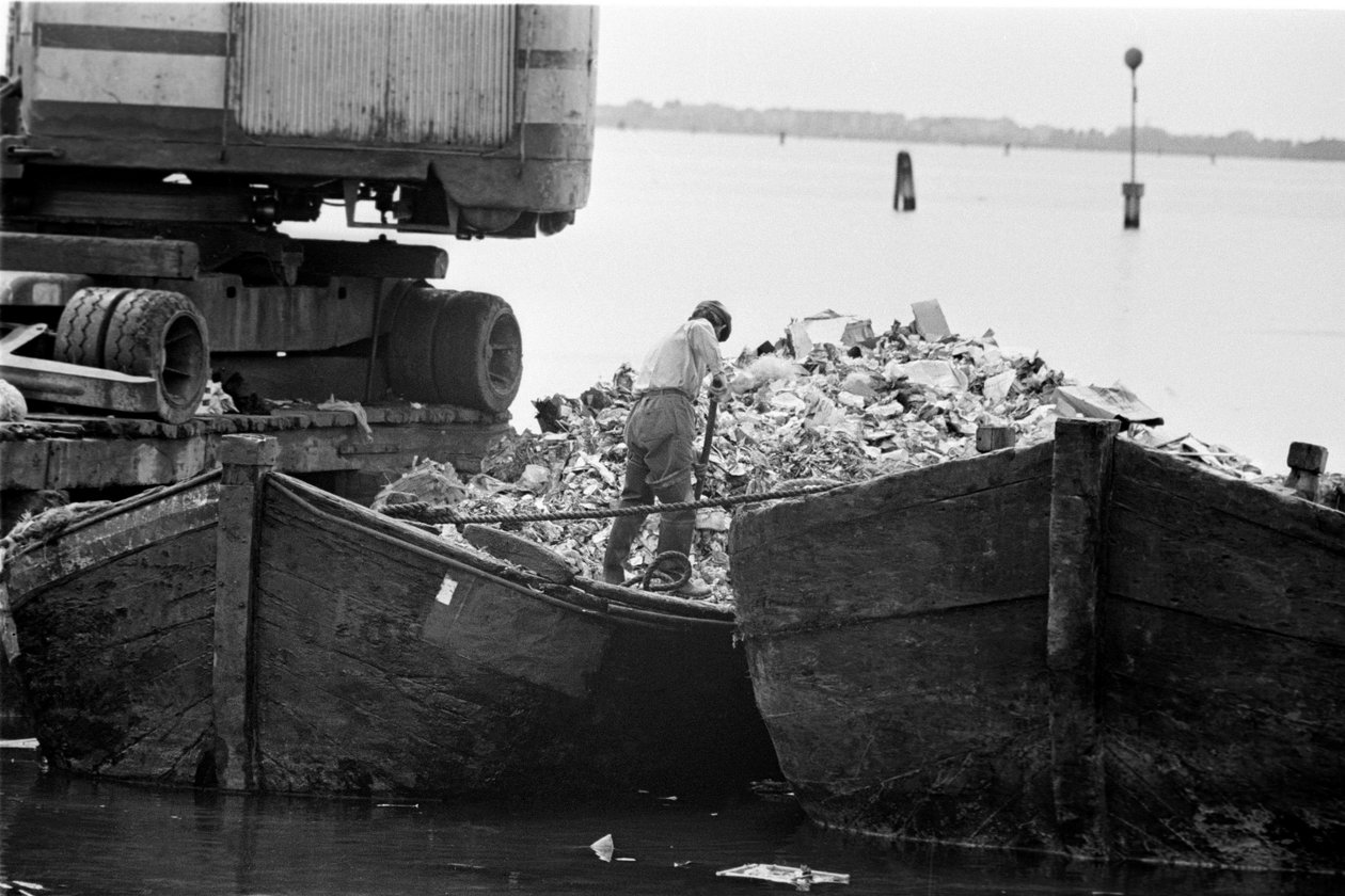 A SACCA San BIAGIO IN GIUDECCA (VELENCE): a lagúna szigete, ahol a velencei hulladéklerakók felhalmozódnak, lakosok. 1965 alkotó: Unbekannt