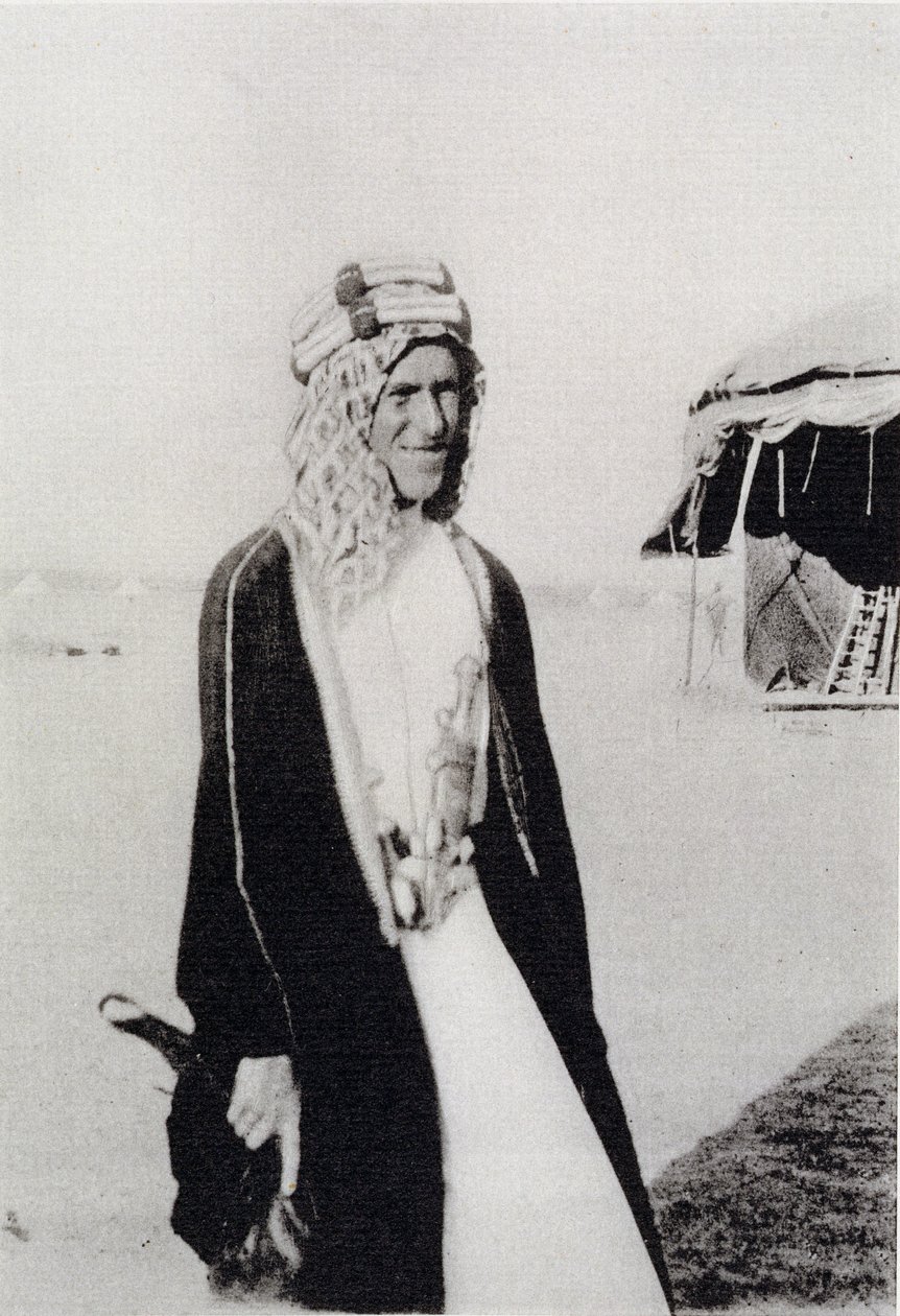 T. E. Lawrence arab ruhában (f/w fotó) alkotó: Unbekannt