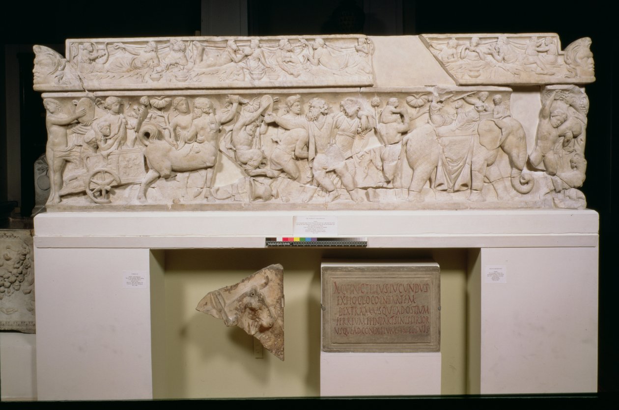 A Pashley-szarkofág, fríz, amely Dionüszosz diadalmas visszatérését mutatja keletről, római arviból Krétán, i.sz. 125-150 körül (márvány) alkotó: Unbekannt
