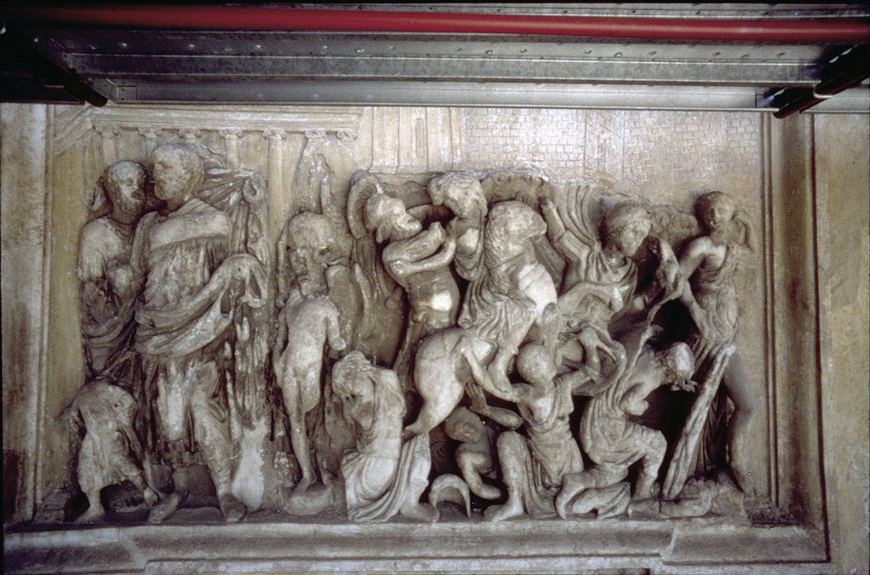 A hátsó homlokzat, antik dombormű-díszítés részlete (néhány darab Augustus Ara Pacis-ból), csatajelenetet ábrázolva (kő) alkotó: Unbekannt