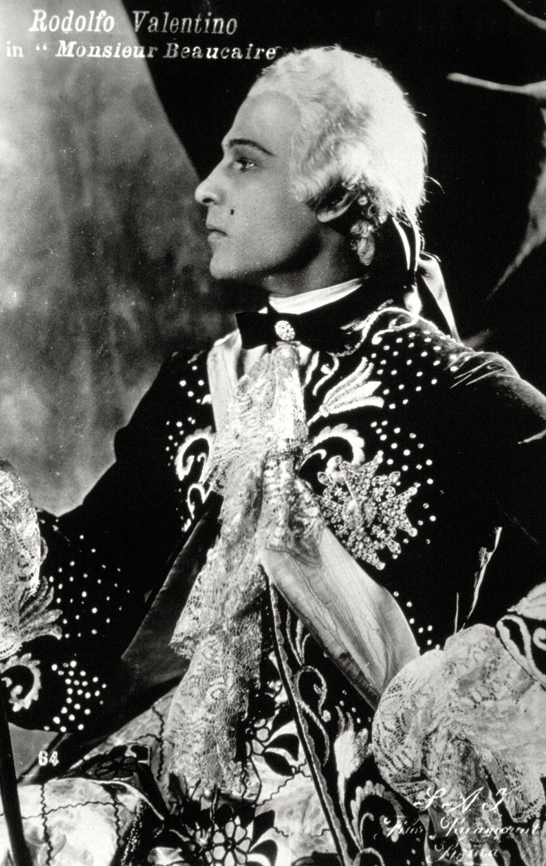 A híres némafilmszínész, Rodolfo Valentino a 
