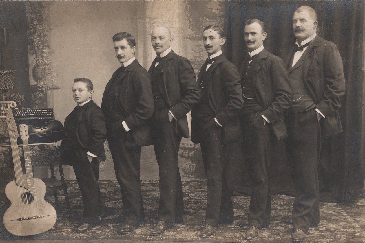 Azonosítatlan Schrammel Sextett, 1910 körül (f/w fotó) alkotó: Unbekannter Künstler