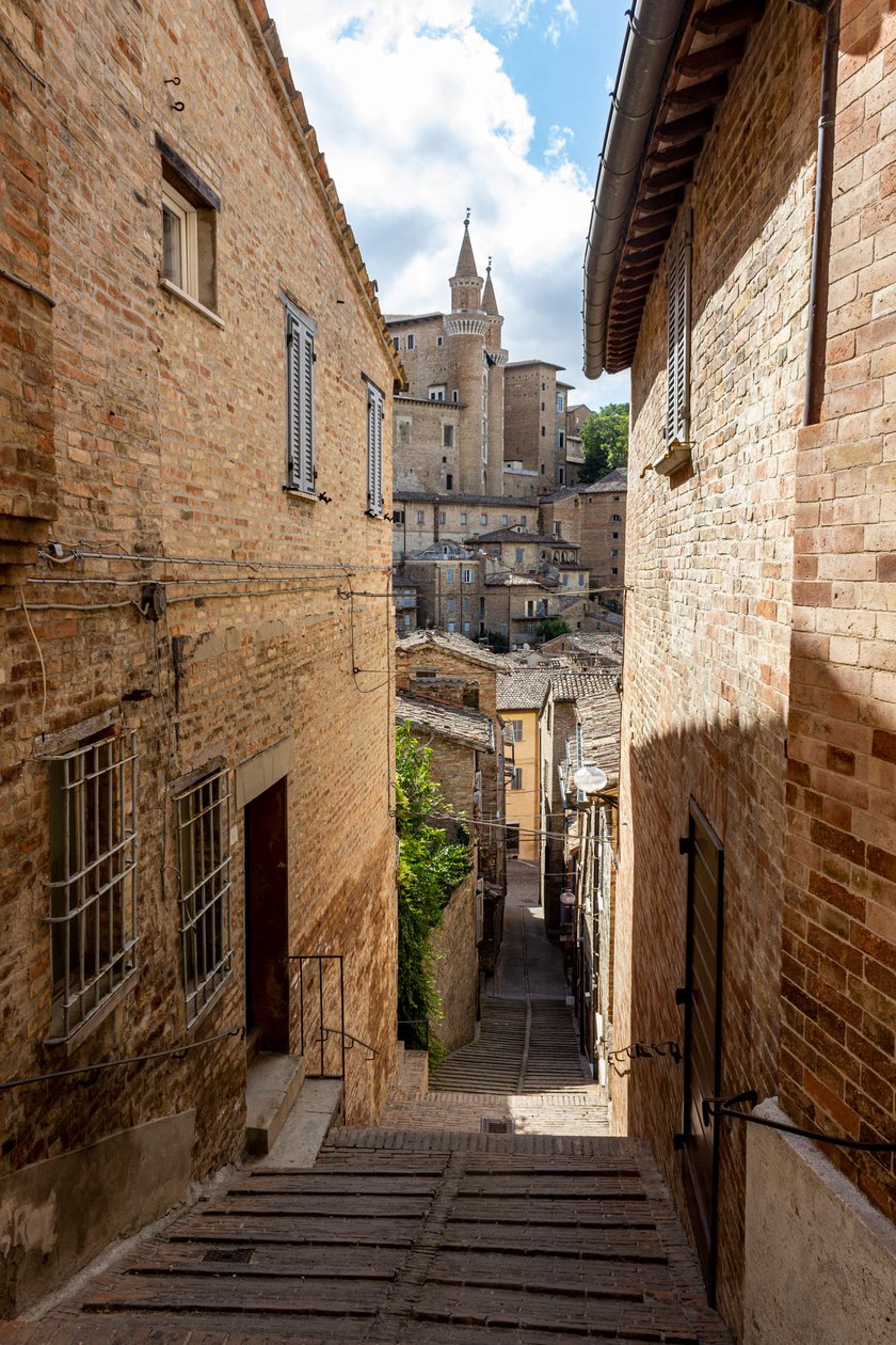 Urbino, az óváros központja (fotó) alkotó: Alec Hunter
