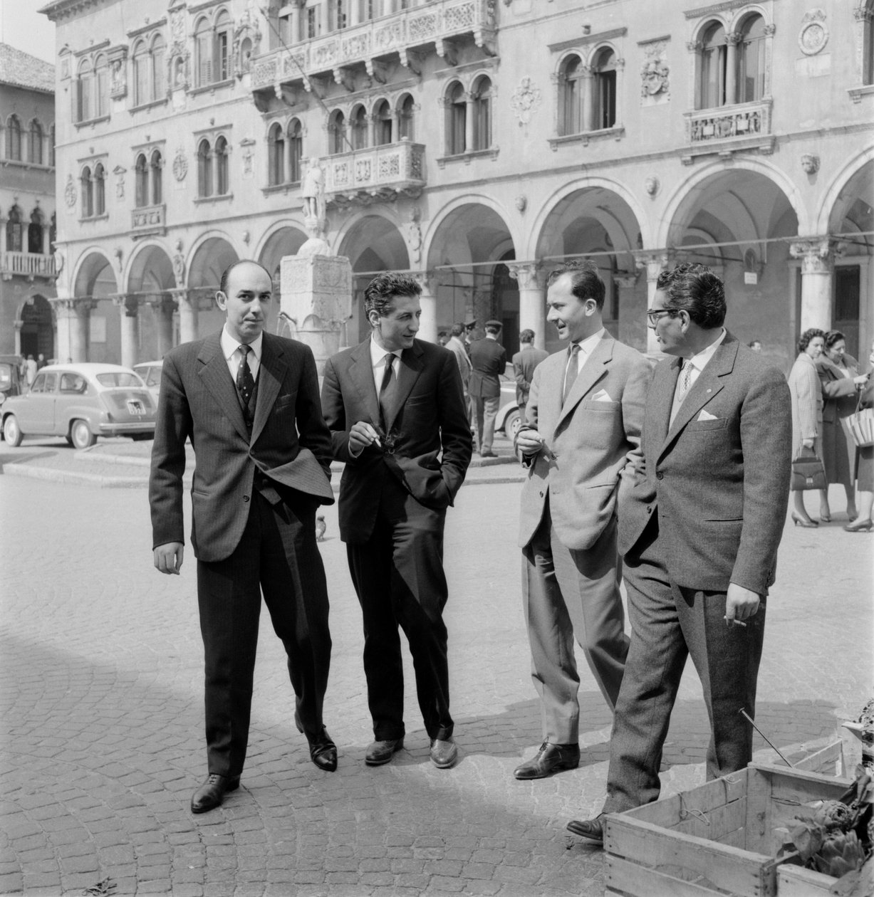 Különféle tények: GYILKOSSÁGOK ALLEGHE-BEN (BELLUNO): DINO CONTI, SERGIO SAVIANE, AVV. MASSENZ CAMPEIS, ÜGYVÉD GASPERIN – 1960 alkotó: Unbekannt