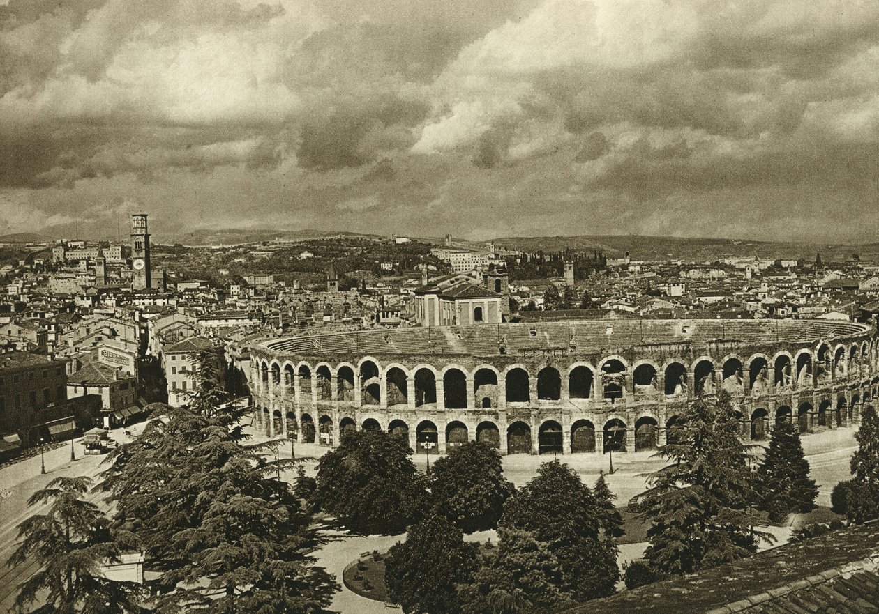 Kilátás az arénákra, a római amfiteátrumra és Verona városára 1925-ben alkotó: Unbekannt