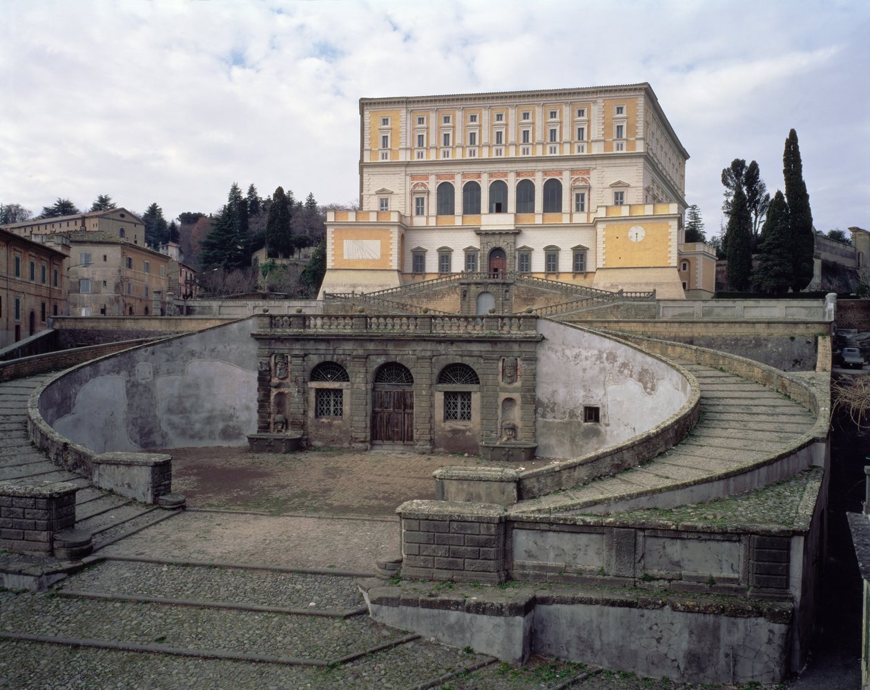 A homlokzat, az előtér és a lépcső képe, amelyet Jacopo Vignola (1507-73) és utódai, Alessandro Farnese bíboros (1546-92) 1557-83 terveztek (fotó) alkotó: Unbekannt