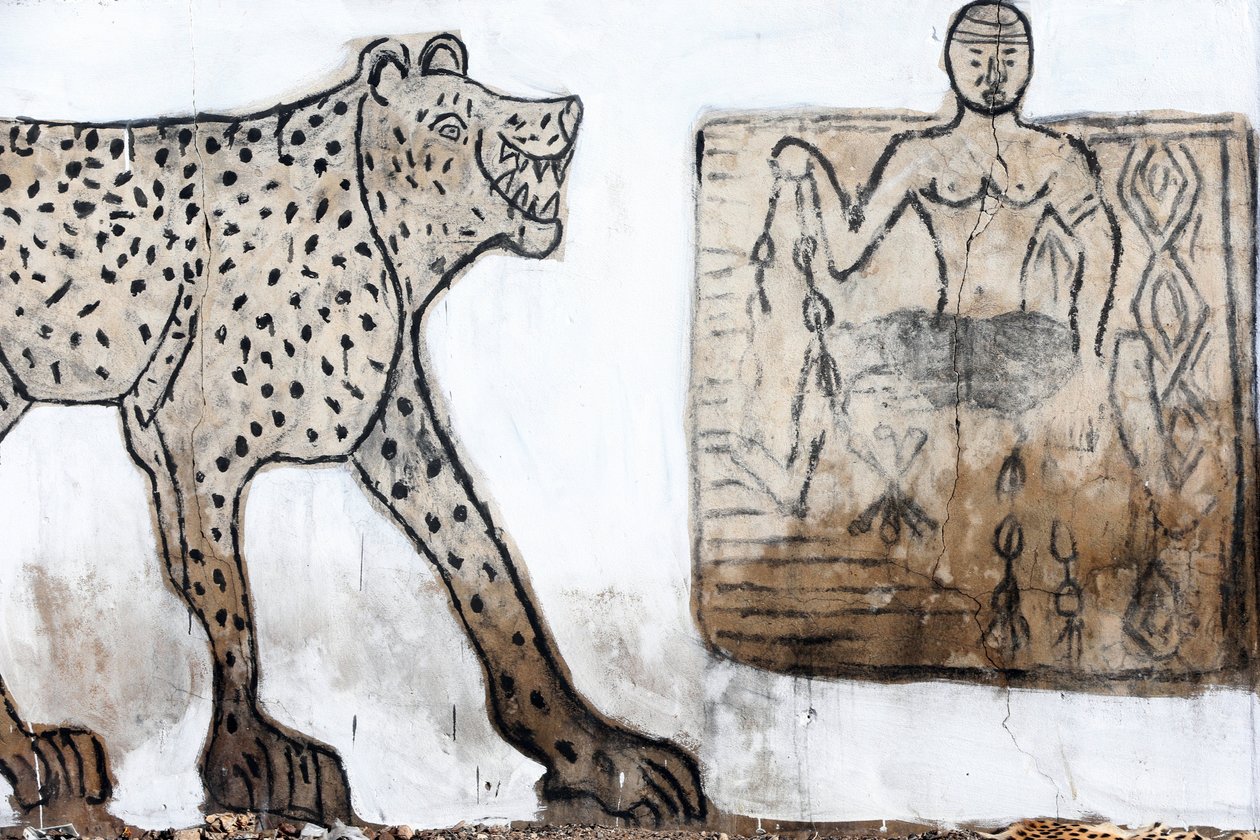 Voodoo falfestmény az Akodessewa Fetish Marketen, amely a világ legnagyobb voodoo piacaként ismert. Lome, Togo alkotó: Unbekannt