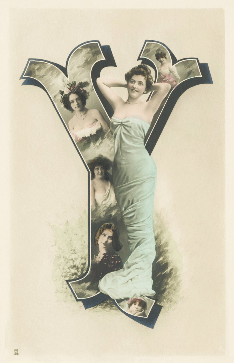 Y : photo-portrait of woman standing in a long blue drape alkotó: Unbekannt
