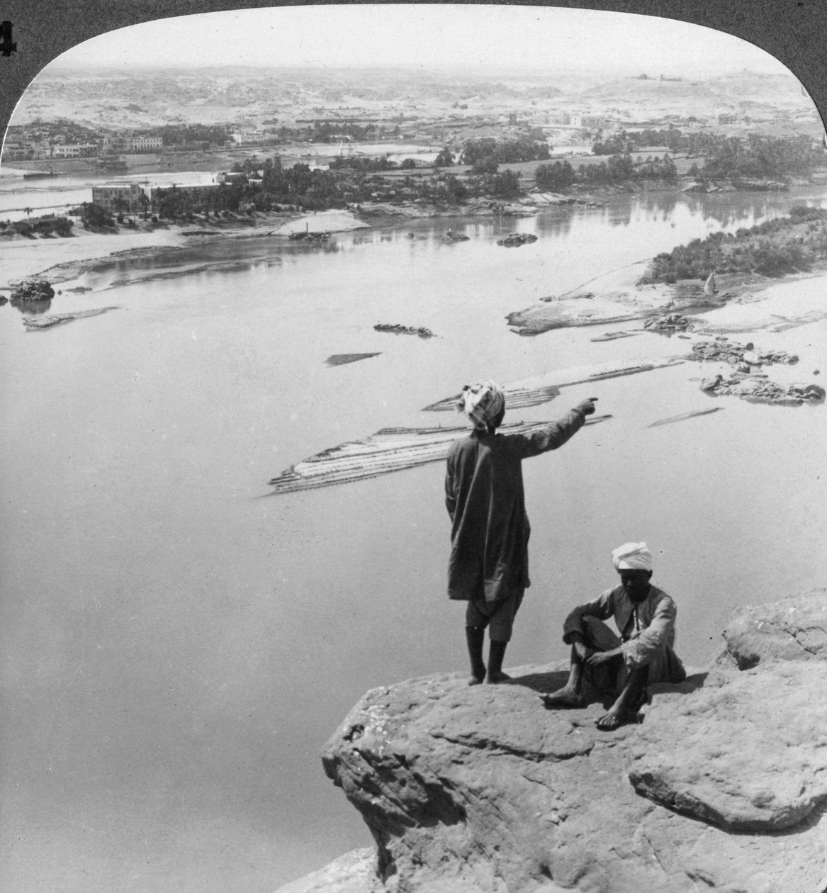 Asszuán és Elephantine szigete a nyugati sziklákról nézve, Egyiptom, 1905. alkotó: Underwood and Underwood