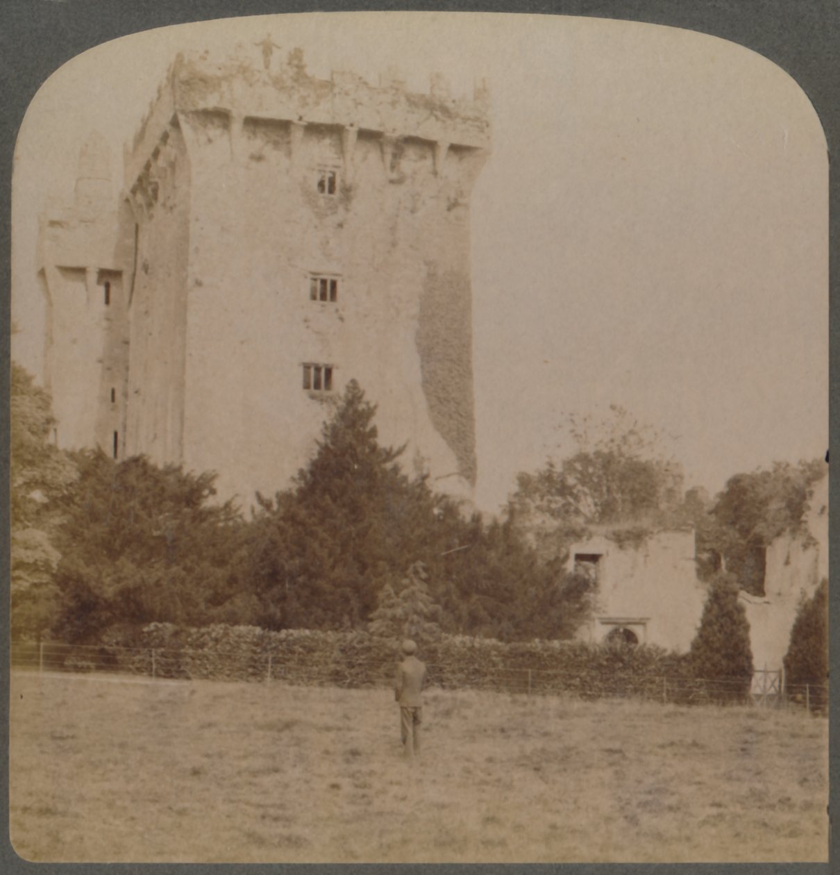 Blarney kastély, az ír szellemiség szentélye - Cork közelében, Írország, 1901. alkotó: Underwood and Underwood