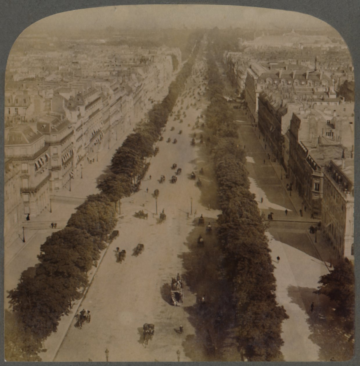 Champs Elysees – a Diadalívtől a Place de la Concorde-ig – Párizs, Franciaország, 1900. alkotó: Underwood and Underwood