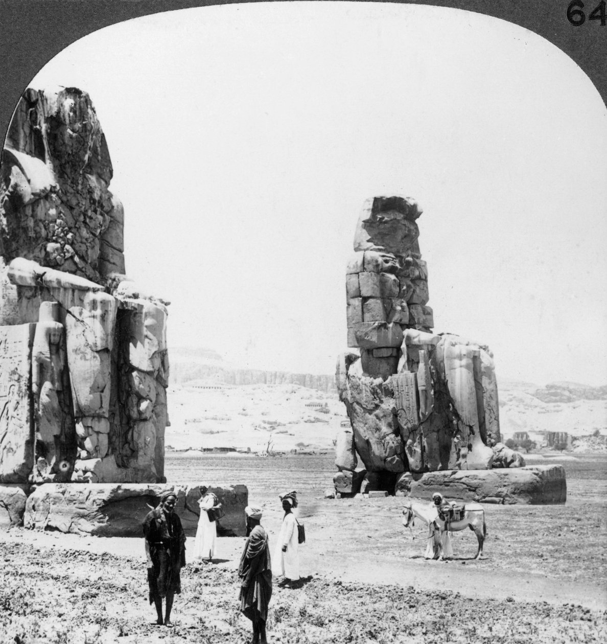 Kolosszális Memnon-szobrok Thébában, Egyiptomban, 1905 alkotó: Underwood and Underwood