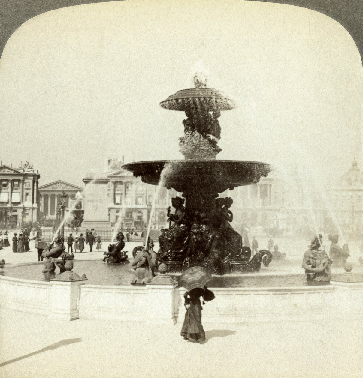 Szökőkút, Place de la Concorde, Párizs, Franciaország. alkotó: Underwood and Underwood