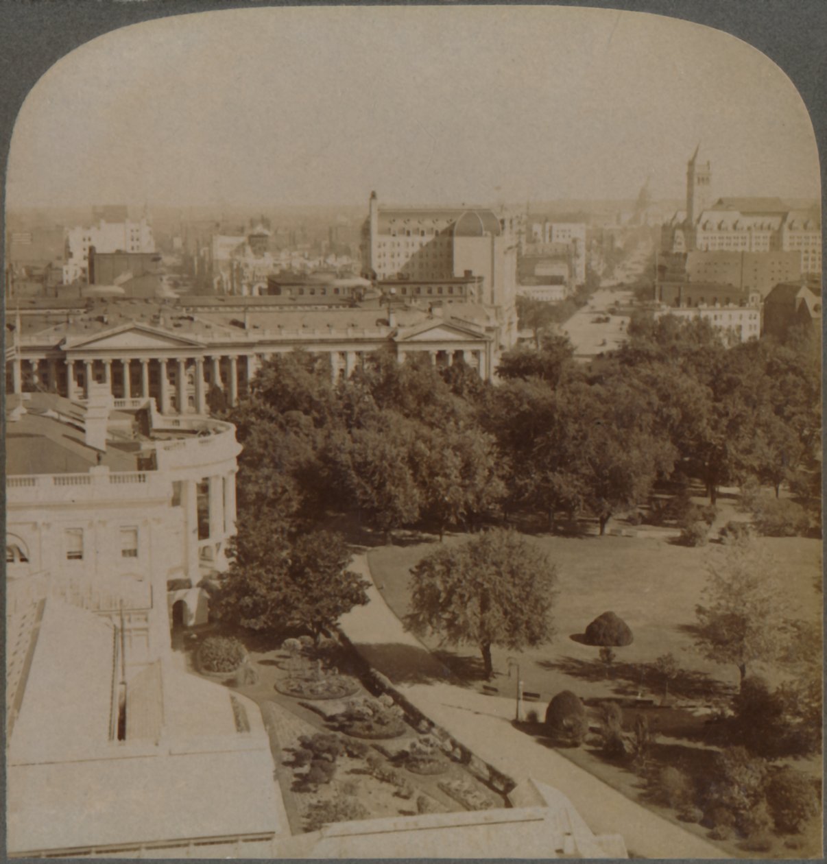 A haditengerészeti osztálytól... a Fehér Házon és a Pénzügyminisztériumon túl a Capitoliumig (Washington, USA, 1902). alkotó: Underwood and Underwood