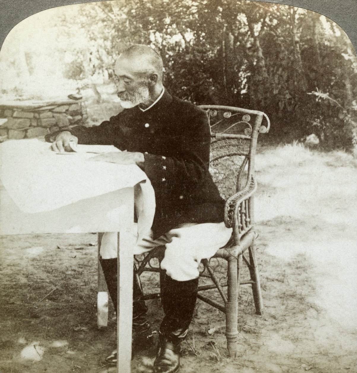 Nogi tábornok a japán főhadiszálláson, Port Arthur, Mandzsúria, 1904-1905. alkotó: Underwood and Underwood