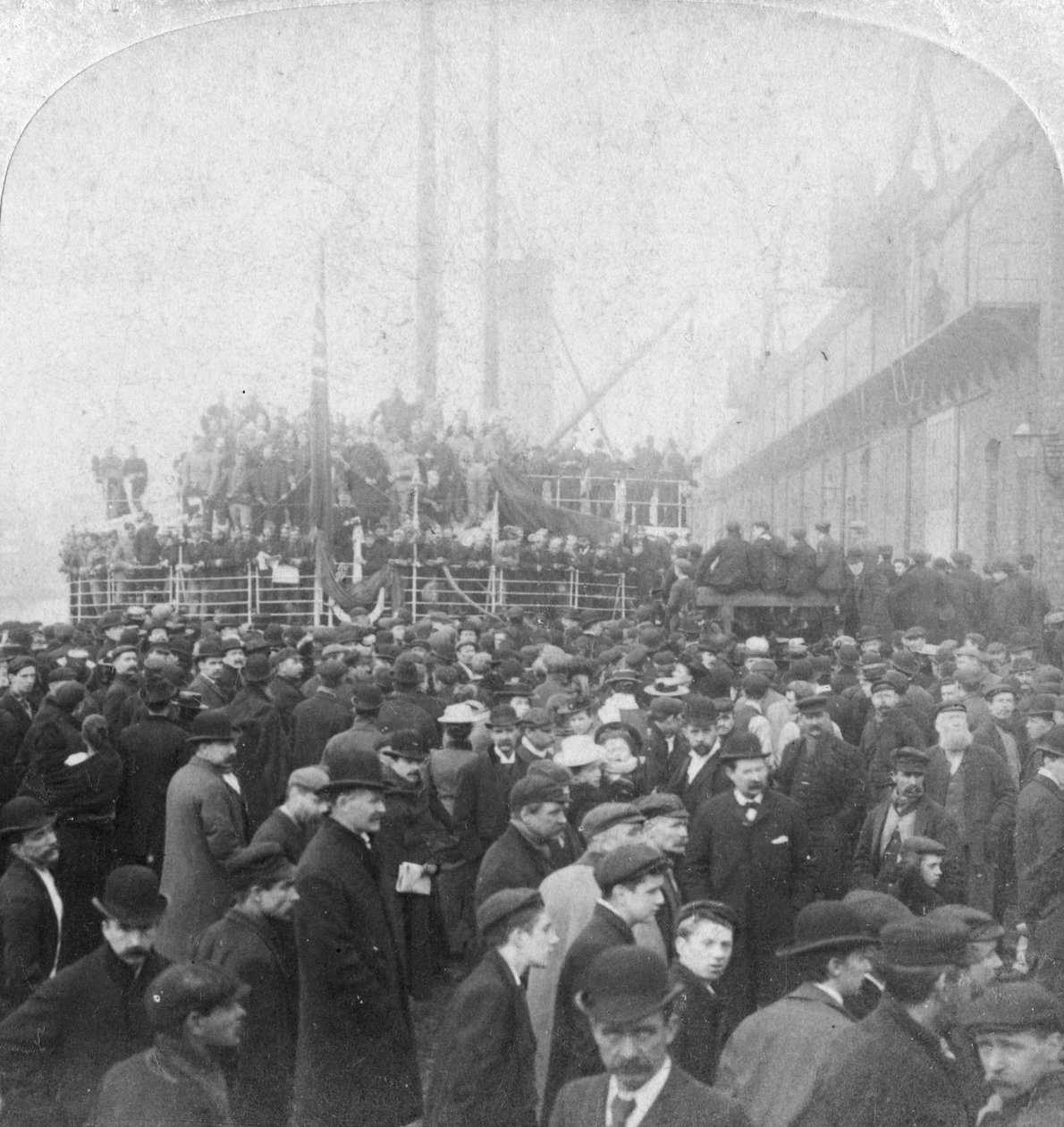 Gordon Highlanders útnak indul Dél-Afrikába, Liverpoolba, Lancashire-be, 1899. alkotó: Underwood and Underwood