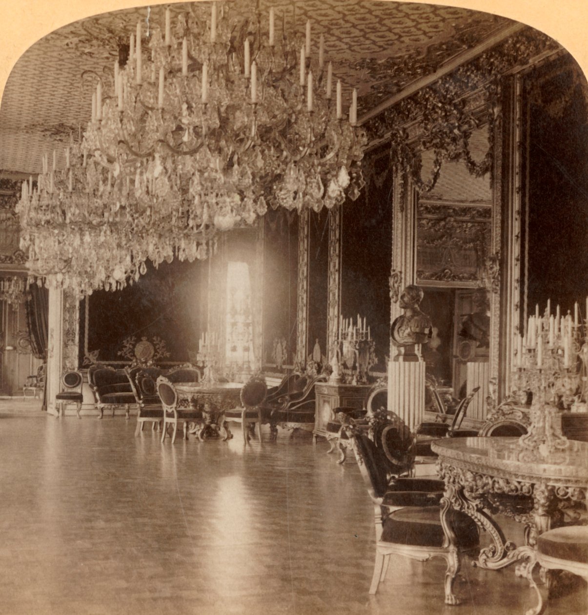 II. Oscar király gyönyörű rezidenciájában, a stockholmi királyi palotában, Svédországban, 1902. alkotó: Underwood and Underwood