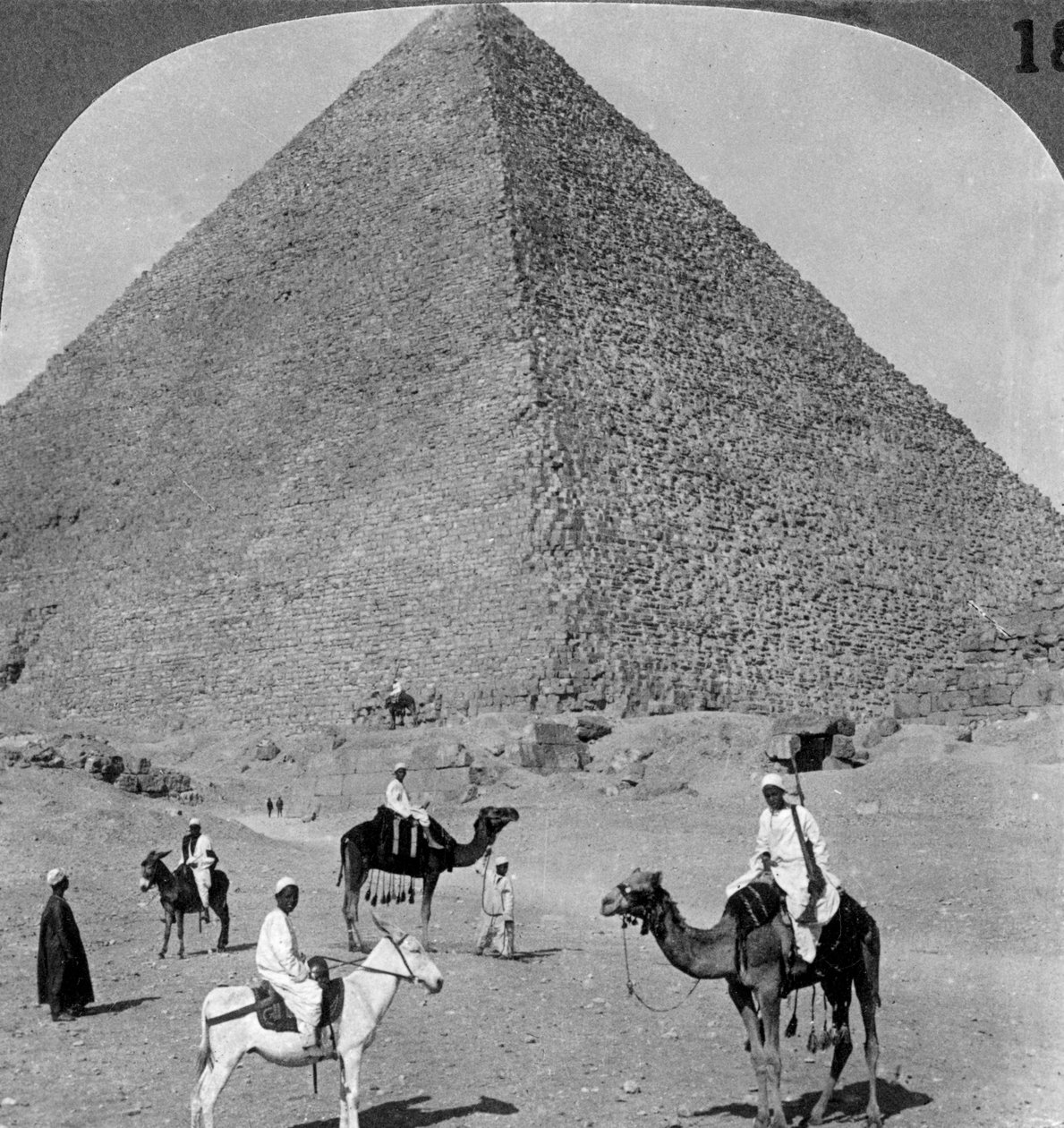 Khufu király sírja, a gízai nagy piramis, Egyiptom, 1905. alkotó: Underwood and Underwood