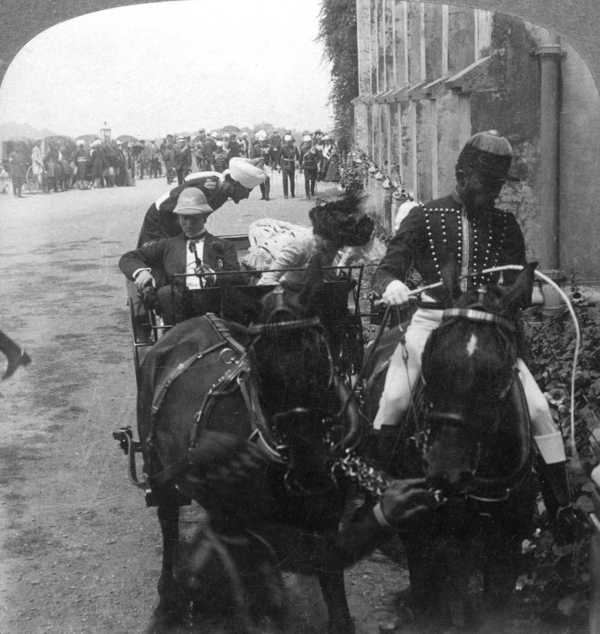 Lord és Lady Curzon a Christ Churchben, Simla, India, 1903. alkotó: Underwood and Underwood