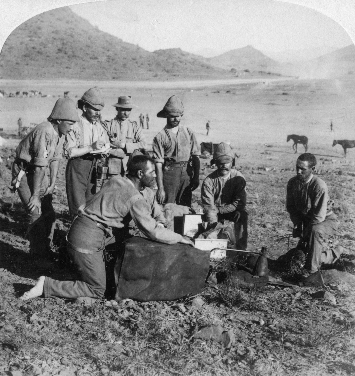 Gázgyártás az egyik háborús léggömbhöz a dél-afrikai Slingersfonteinben, búr háború, 1900. alkotó: Underwood and Underwood