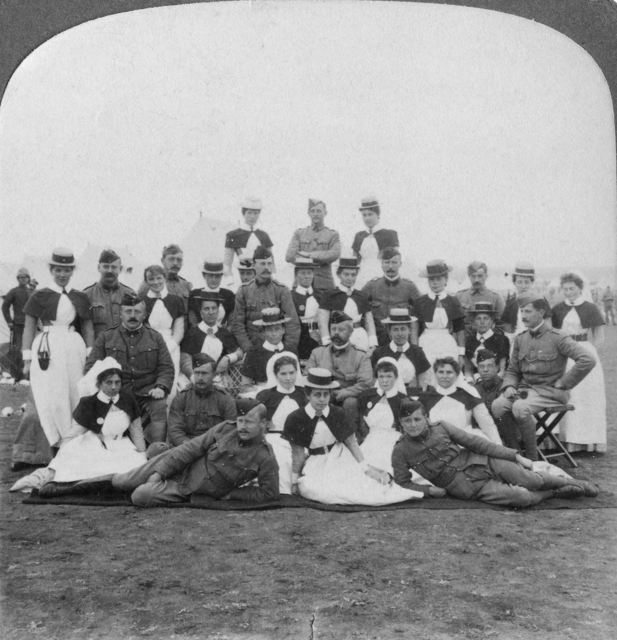 A 9-es számú általános kórház egészségügyi személyzete és nővérei, Bloemfontein, Dél-Afrika, búr háború, 1901 alkotó: Underwood and Underwood