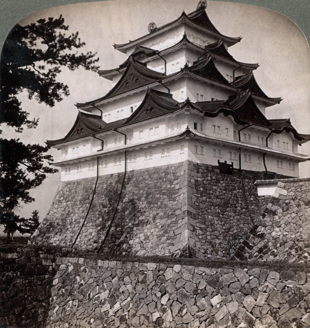 Japán hercegek középkori árkos kastélya, időnként a Mikado Nagoya, Japán, 1896 alkotó: Underwood and Underwood