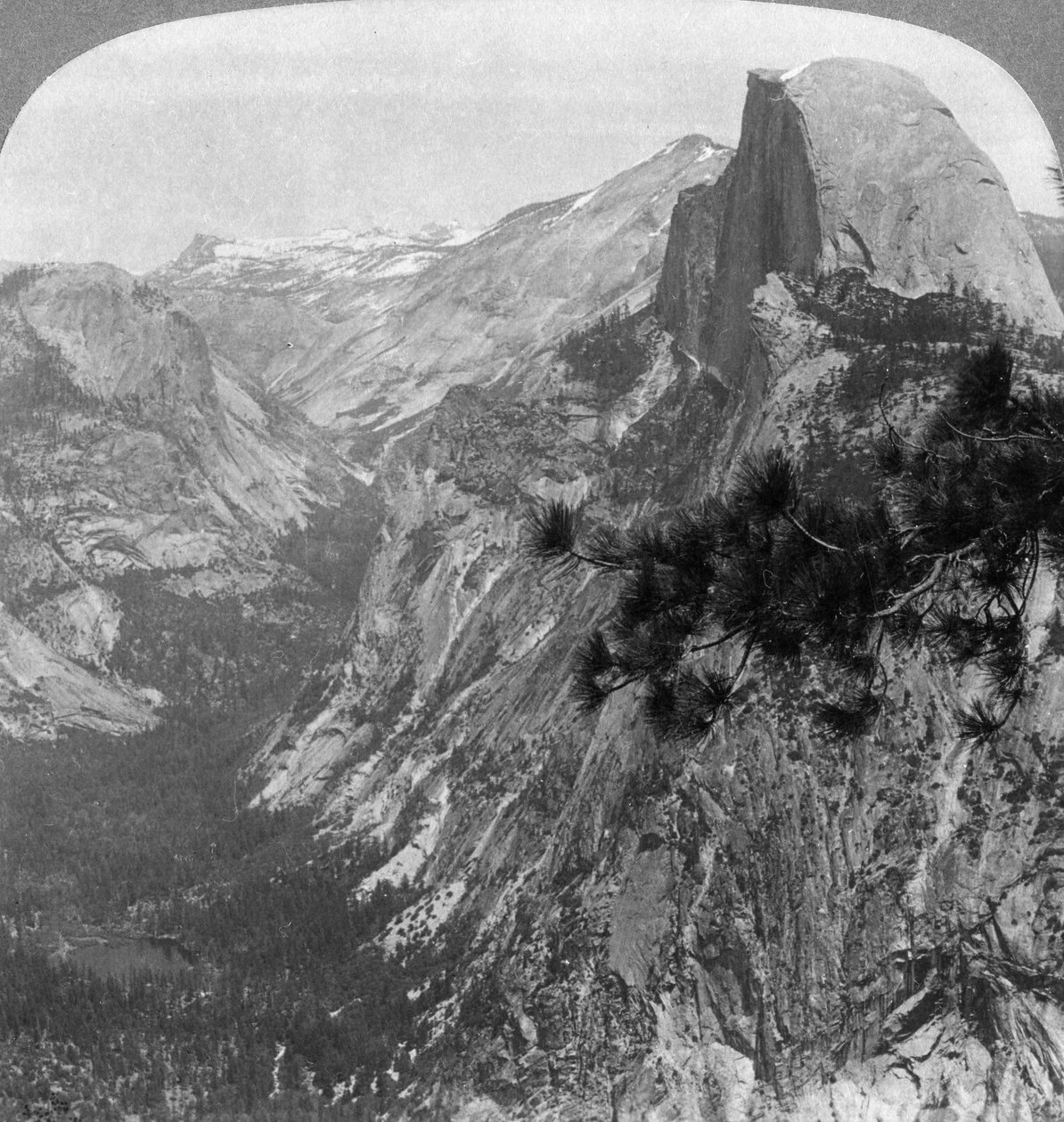 Mirror Lake, Half Dome and Clouds Rest, Yosemite Valley, California, USA, 1902 alkotó: Underwood and Underwood