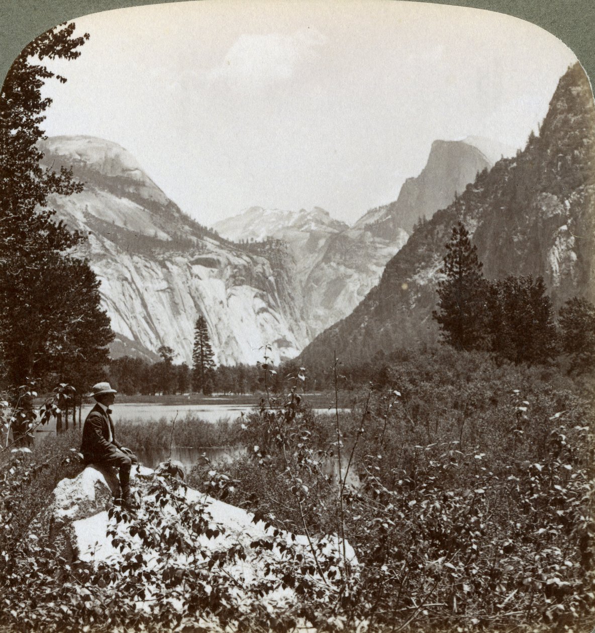 North Dome, Half Dome and Clouds Rest, Yosemite Valley, California, USA, 1902 alkotó: Underwood and Underwood