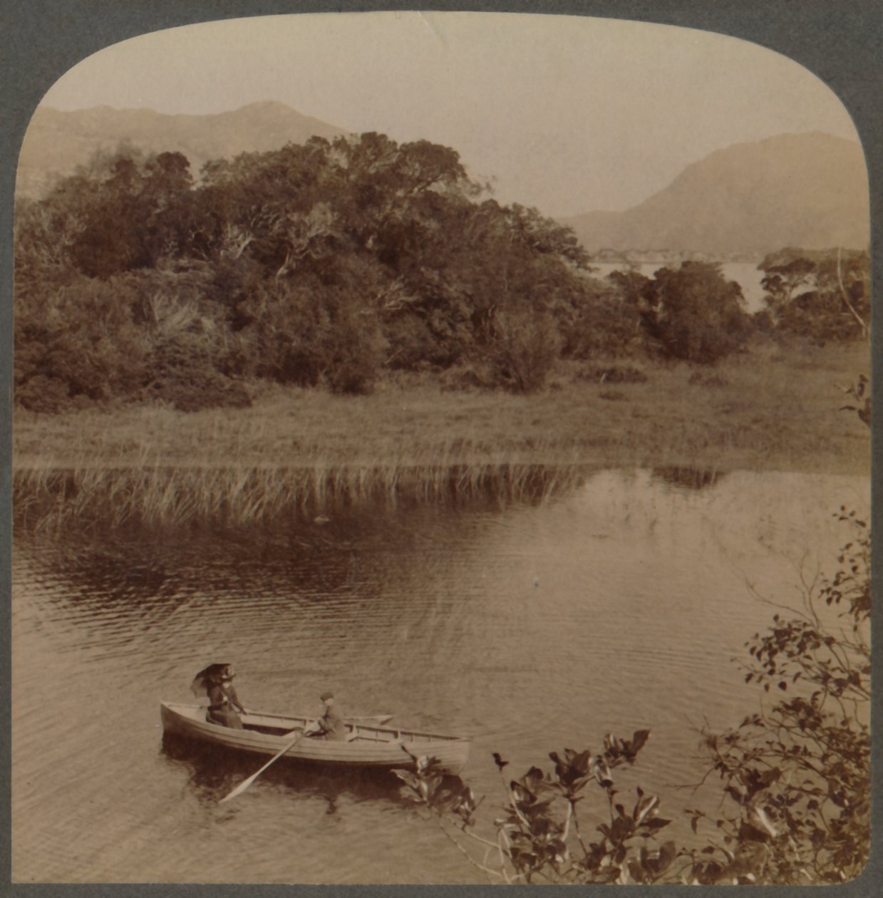 Az írországi Killarney felső tavon, 1901. alkotó: Underwood and Underwood