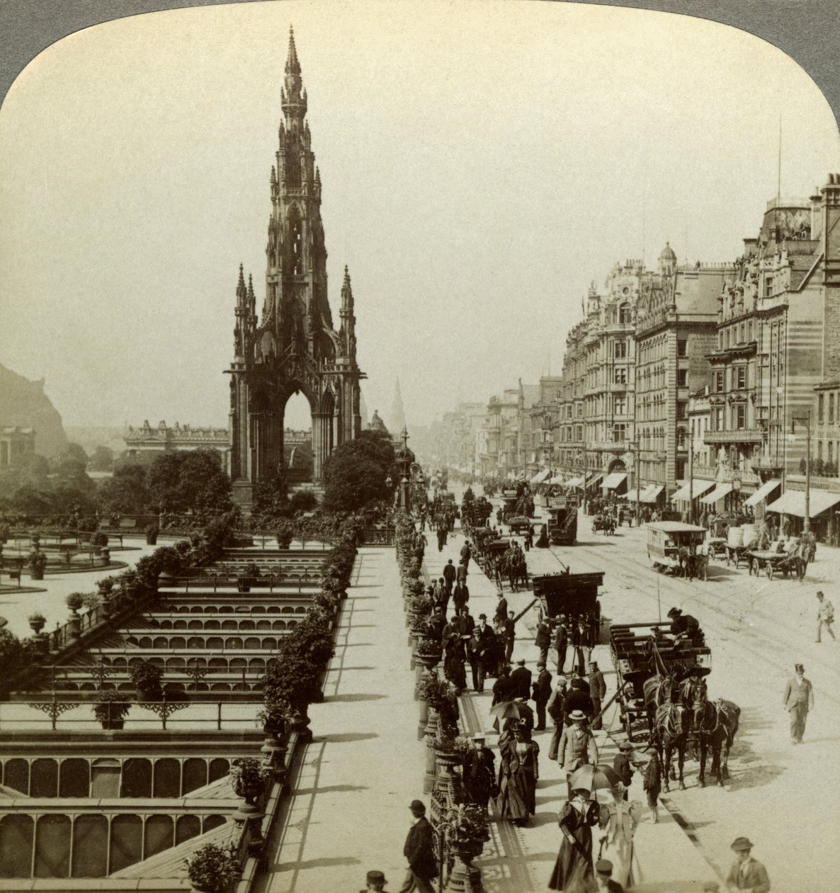 Princes Street és a Scott Monument, Edinburgh, Skócia, 19. század vége. alkotó: Underwood and Underwood