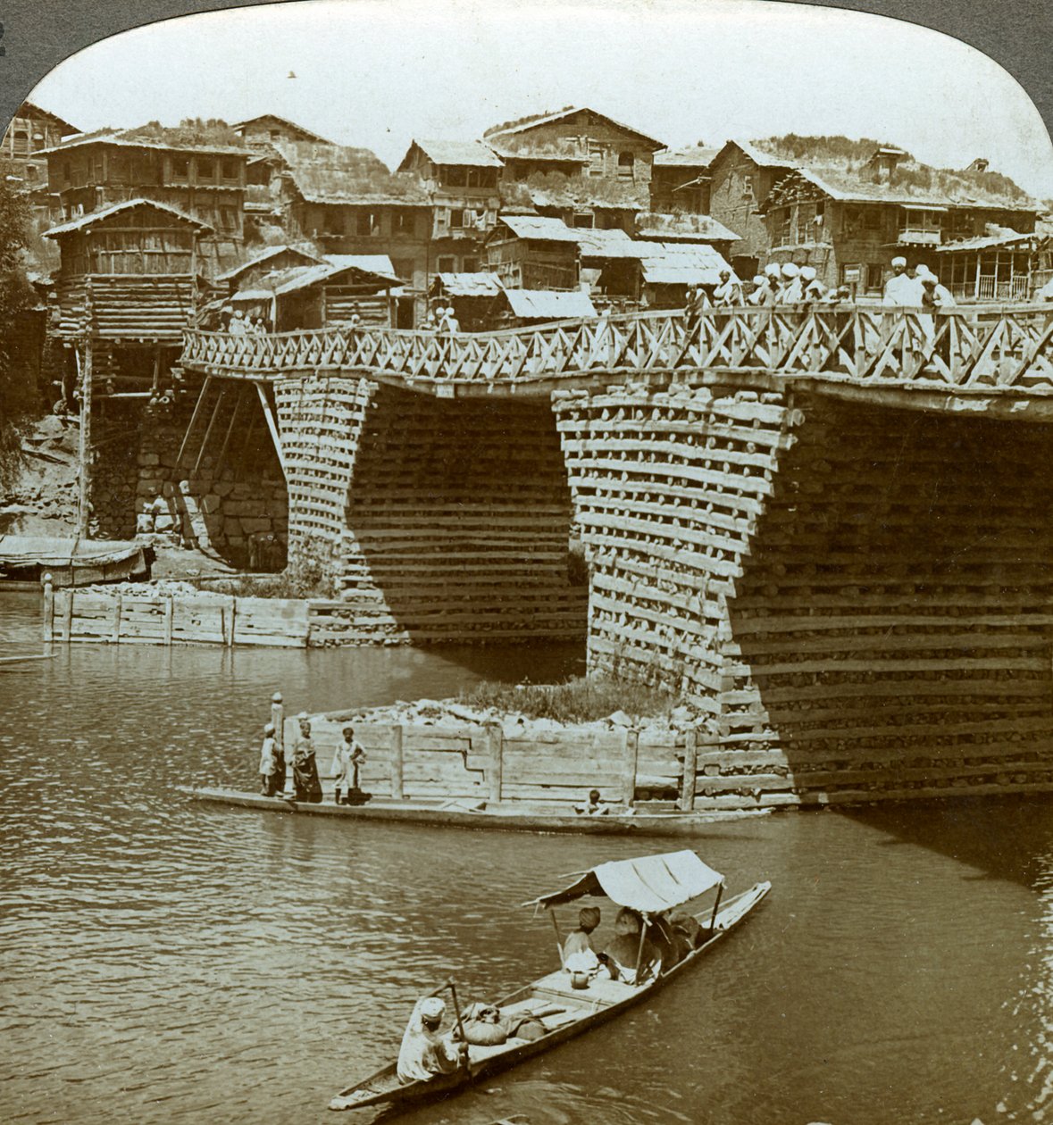Furcsa híd és házak, Nap városa, Kasmír, India, 1900-as évek. alkotó: Underwood and Underwood