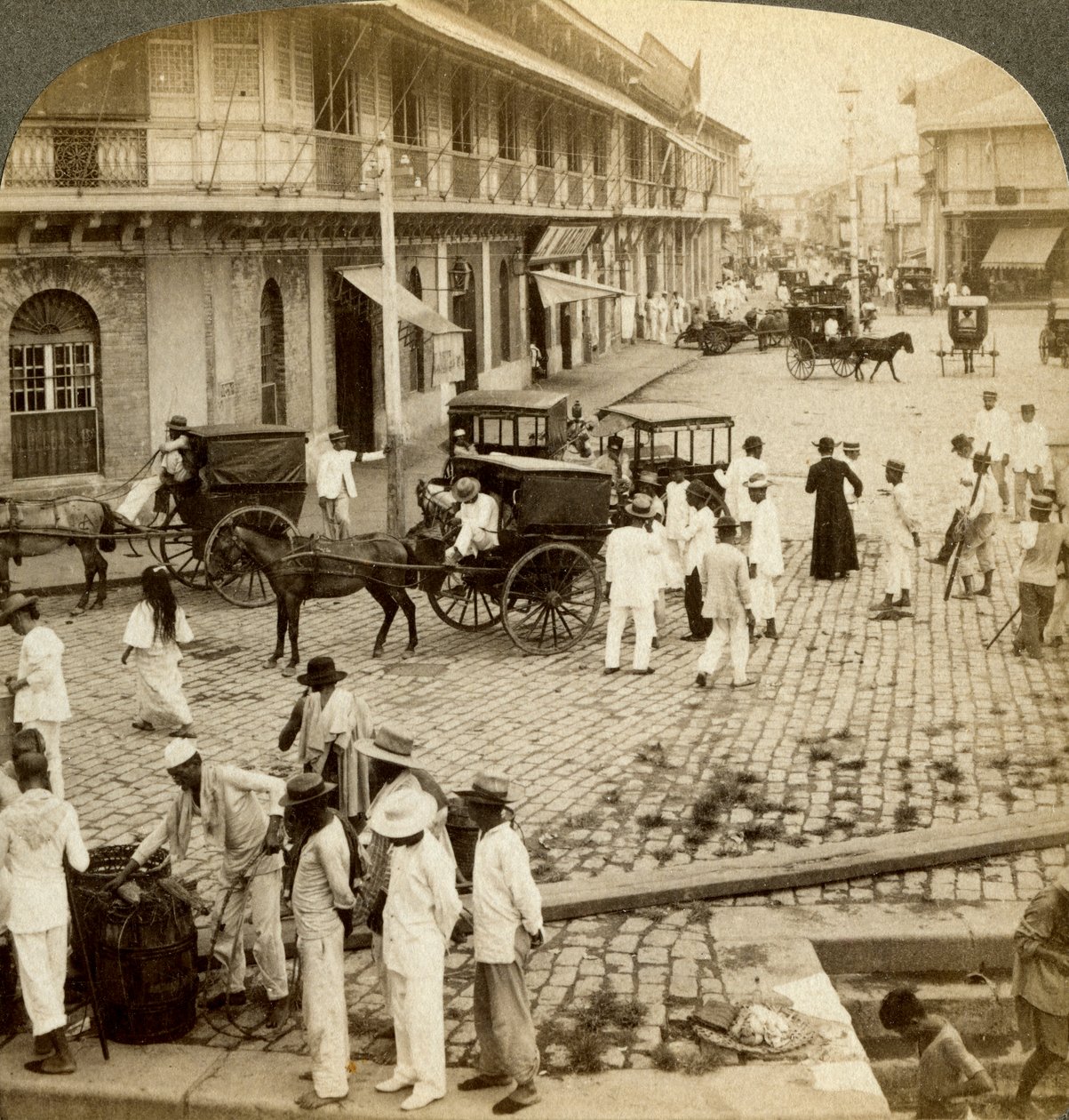 Rosario Road és Binondo Church, Manila, Fülöp-szigetek. alkotó: Underwood and Underwood