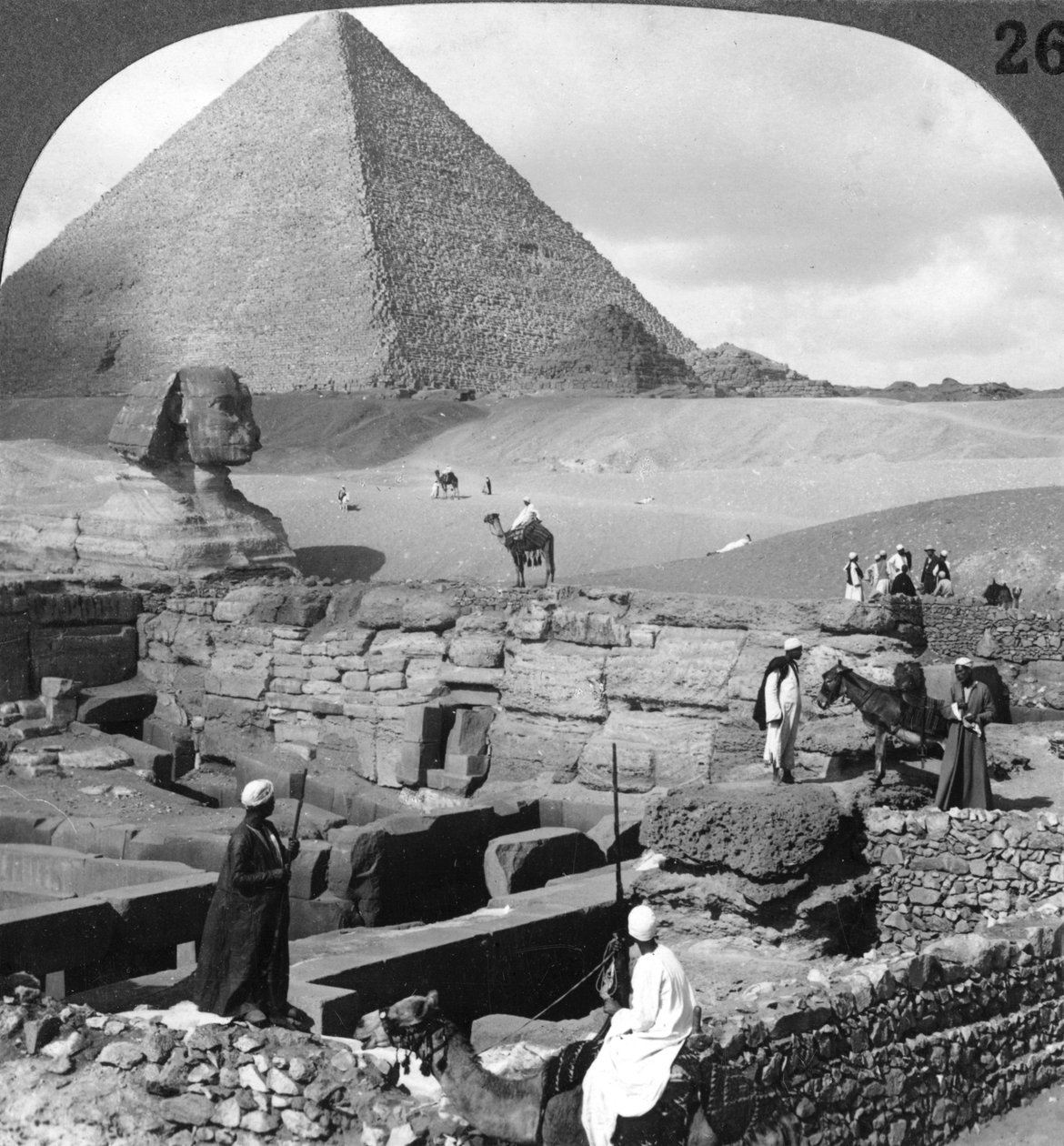 A gránittemplom, a Szfinx és a Nagy Piramis romjai, Egyiptom, 1905. alkotó: Underwood and Underwood