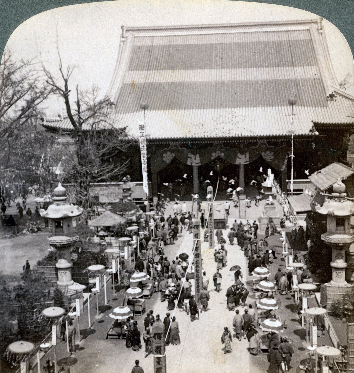 Az Asakusa templom déli frontja, Tokió, Japán, 1904 alkotó: Underwood and Underwood