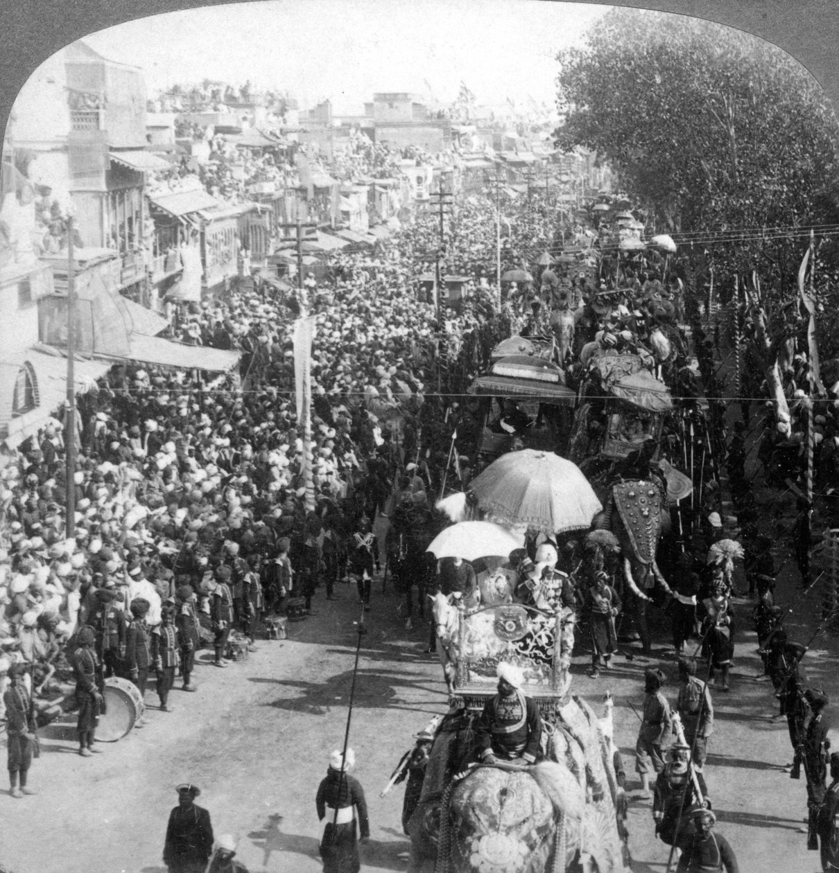 Connaught hercege és hercegnője és a nagy Durbar-körmenetben, Delhiben, Indiában, 1903. alkotó: Underwood and Underwood