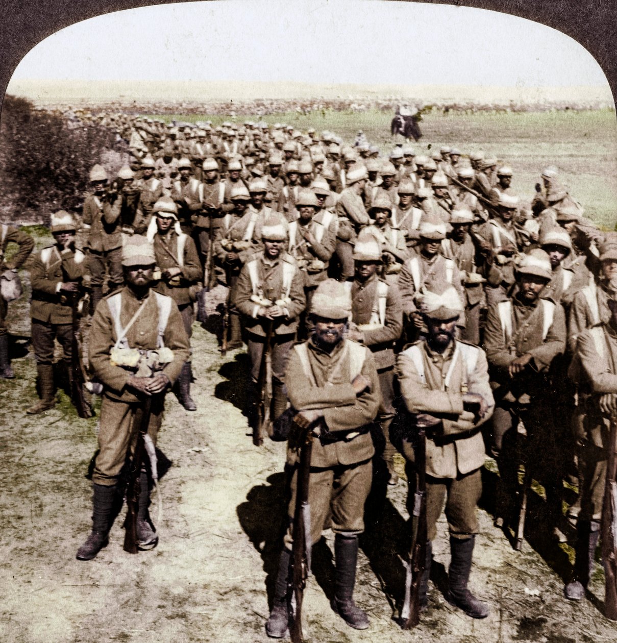A Gárdadandár menetben Kroonstadba, Dél-Afrikába, búr háború, 1900. alkotó: Underwood and Underwood