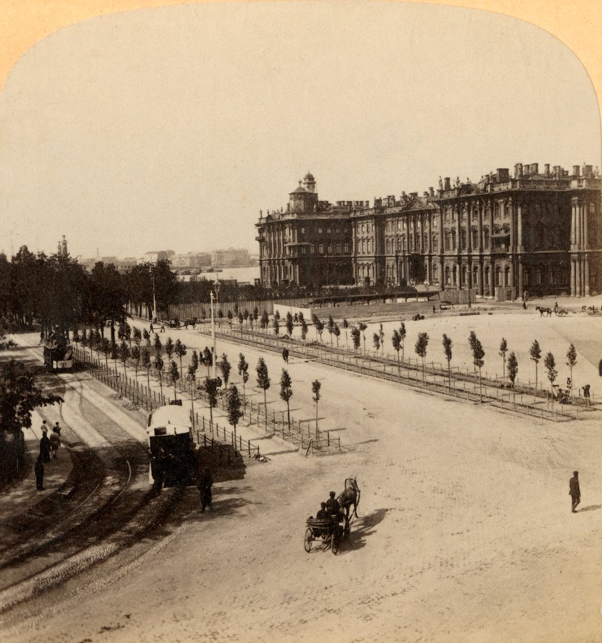 A császári téli palota a Nyevszkij Prospektról, Szentpétervár, Oroszország, 1897. alkotó: Underwood and Underwood